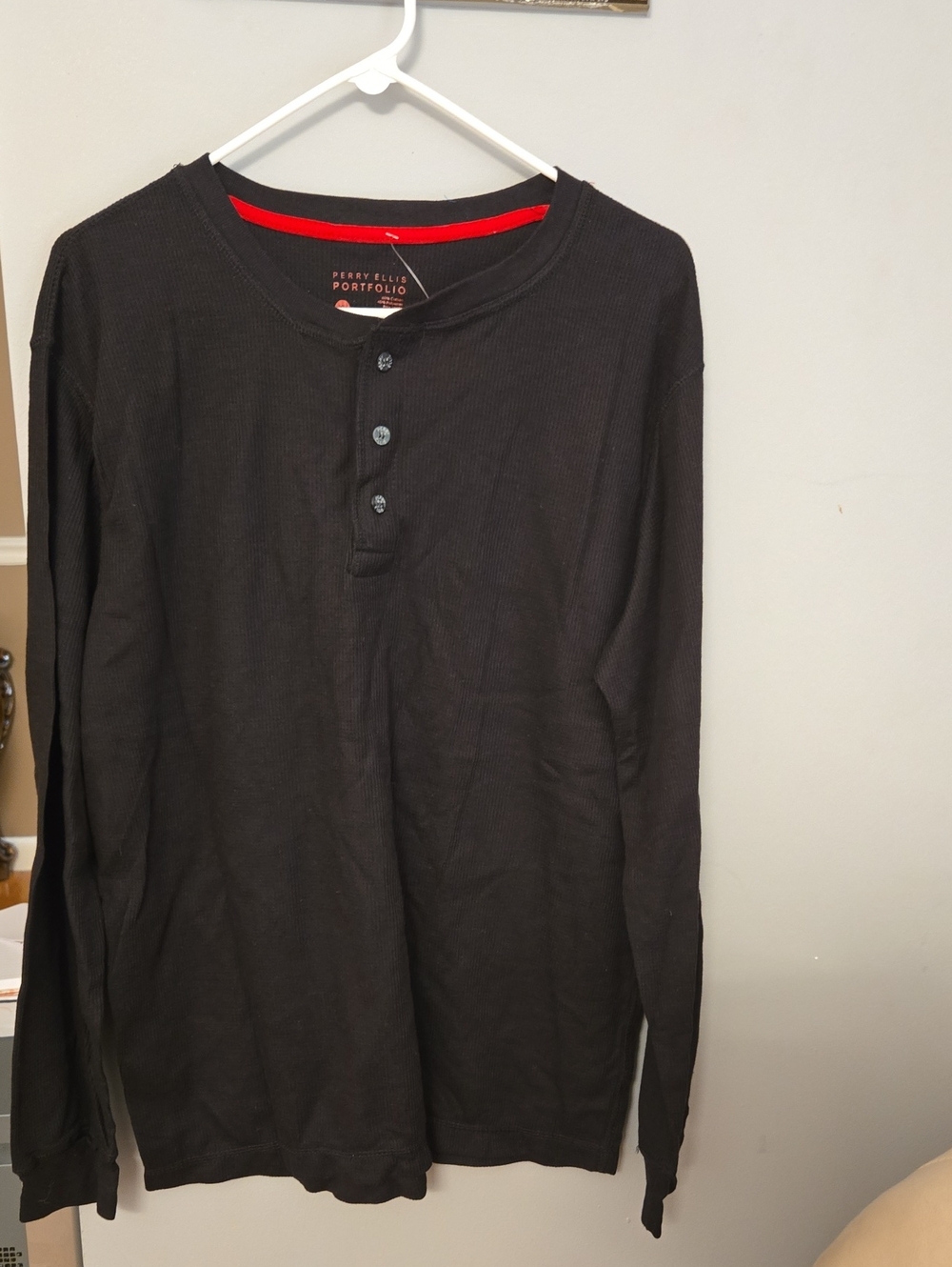 Men’s Perry Ellis Long-Sleeve Black Henley